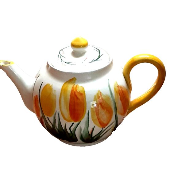 Vintage handcrafted teapot Vermont pottery signed sunny yellow tulips ceramic - Picture 1 of 4